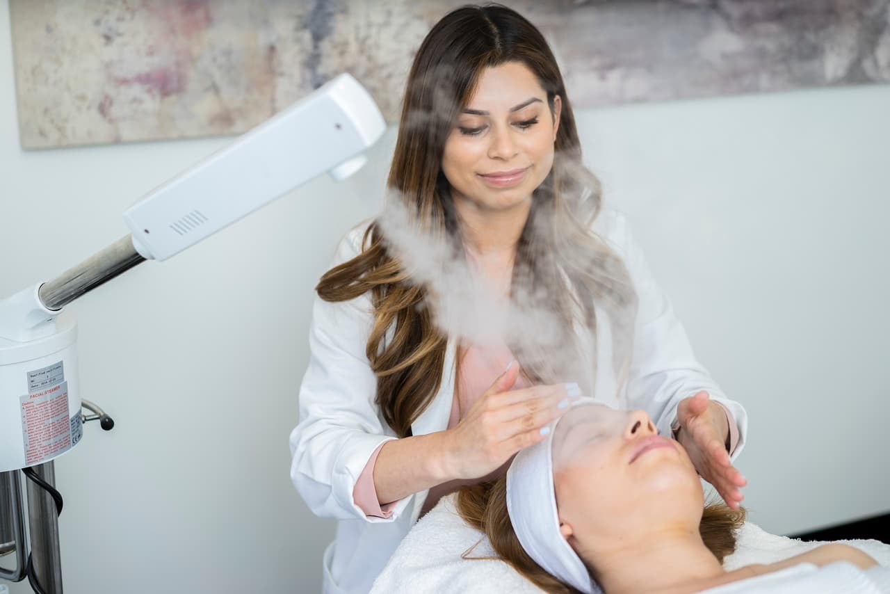 La esteticista Natalie Aguilar nos ofrece consejos valiosos para el cuidado de nuestra piel