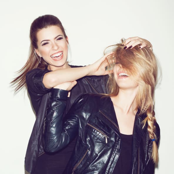 2 formas fáciles de arreglar tu cabello seco en la ducha