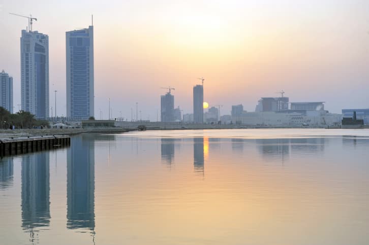 Una isla entre el mundo árabe y el occidental.