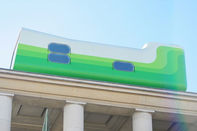 Hoteles raros: el que viaja no es solo el turista