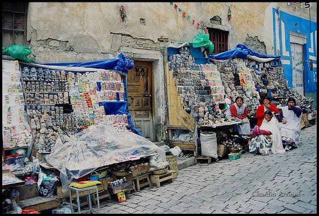 Estos son los 5 mercados más EXTRAÑOS del mundo