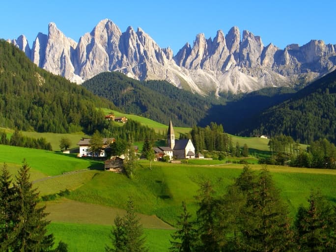 Los Dolomitas, montes de aspecto lunar en la región del Alto Adigio
