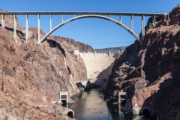 El mega puente sobre el Río Colorado