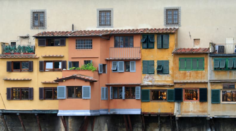 El famoso Ponte Vecchio en Florencia