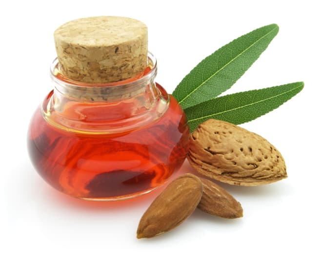 ¿Cómo beneficiarse del aceite de almendra en casa?