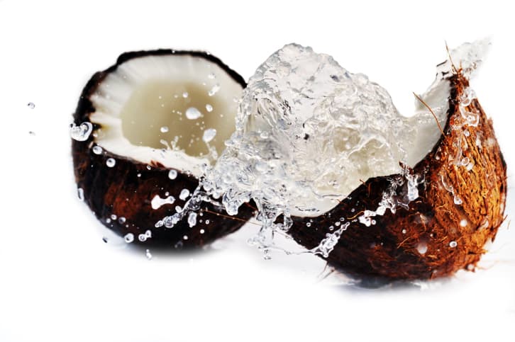 Beneficios de beber agua de coco