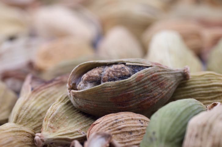 Propiedades y beneficios del cardamomo