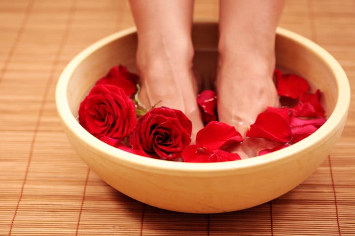 El agua de rosas: propiedades medicinales 