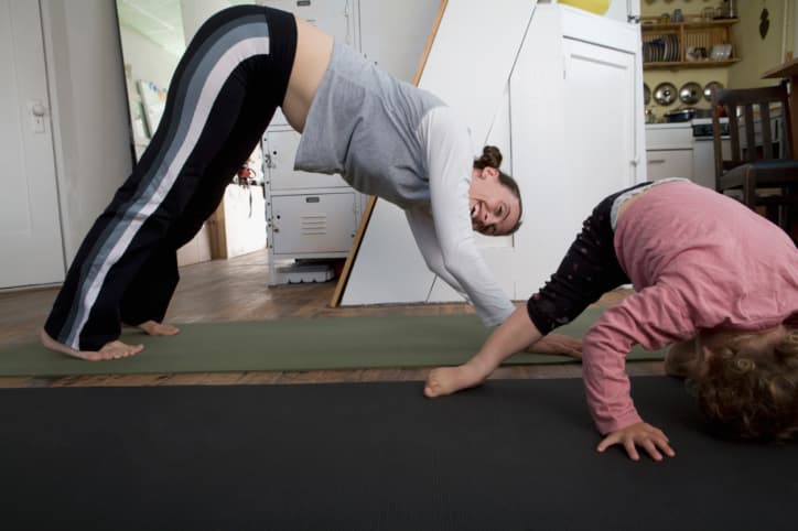 3 formas de hacer el yoga más fácil para todas las tallas