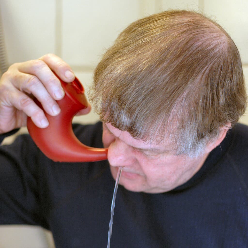 Limpia tus fosas nasales con la técnica del Jala Neti  