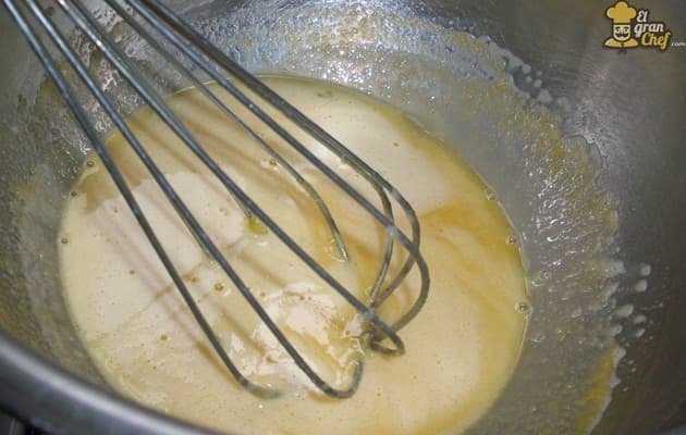 Postre mousse de café