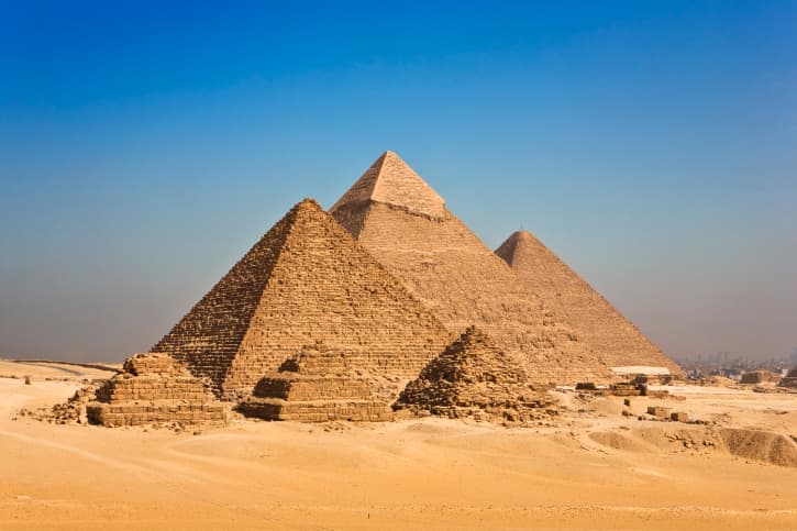 Las 5 teorías más extrañas sobre las pirámides de Giza