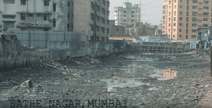 ¡Sorprendente! Con 17 años construye un puente para que los niños puedan cruzar sin pasar por un río de basura