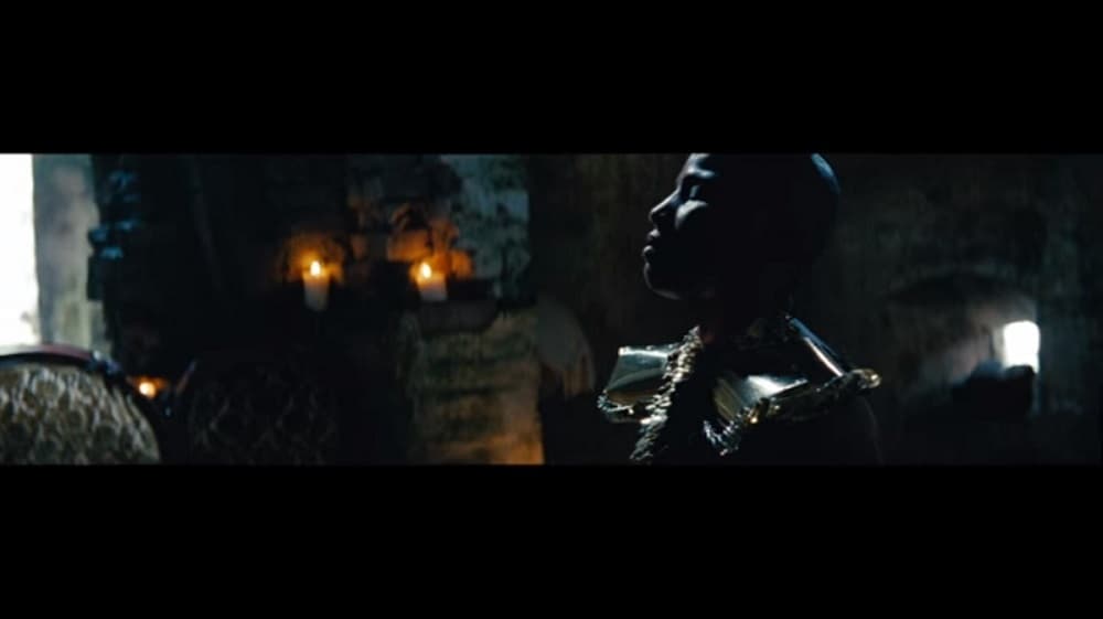 La razón por la que esta mujer camina en topless seguro te hará reflexionar...