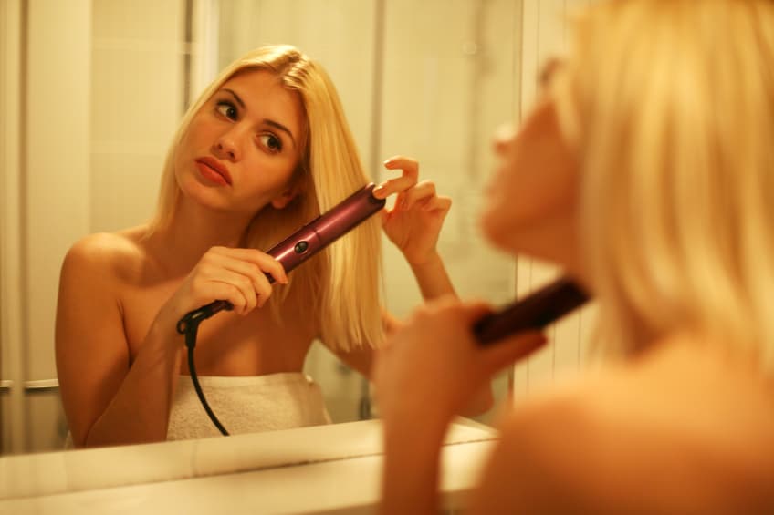 10 errores al usar la plancha de cabello que lo arruinan por completo