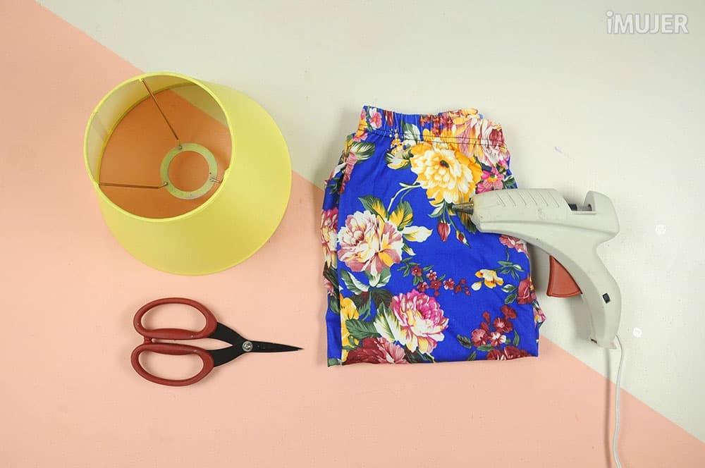 ¡Reutiliza tus leggins viejas para redecorar tus lámparas!