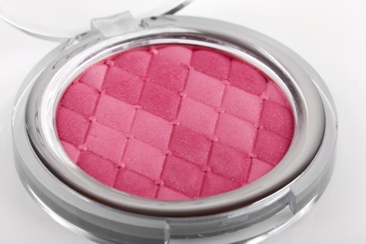 Consejos de maquillaje para un rostro con ACNÉ