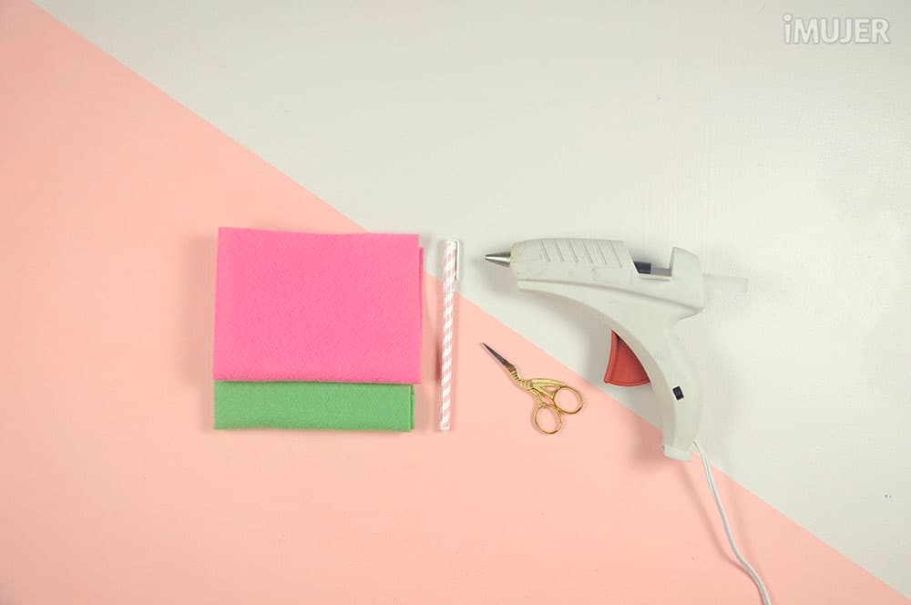 Divertido truco para hacer flores de fieltro fácil