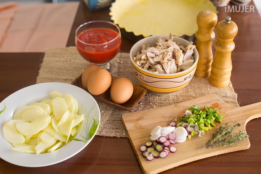 Almuerza liviano con esta tarta de pollo y manzana