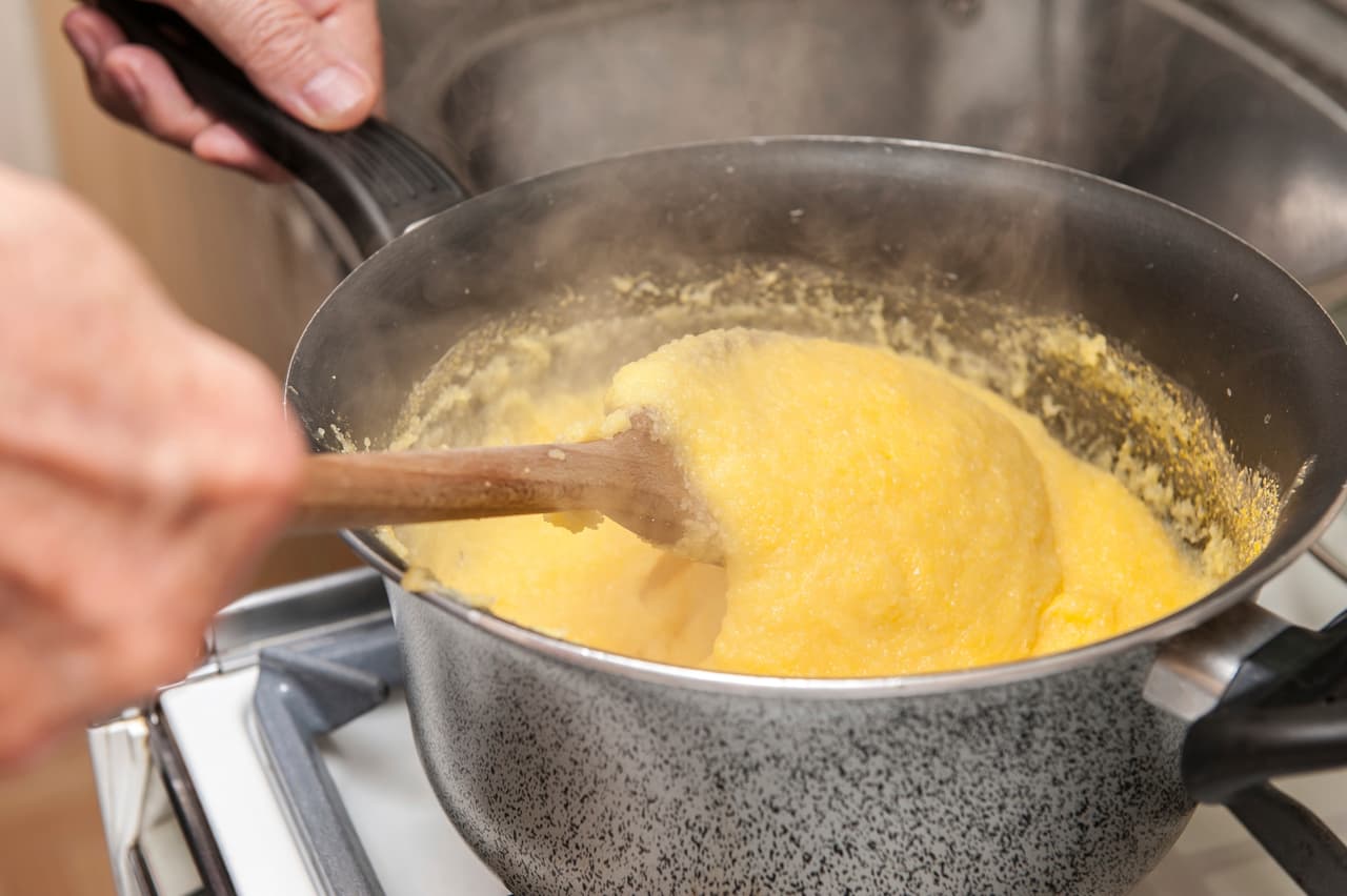 Aprende a hacer una simple y deliciosa receta de polenta