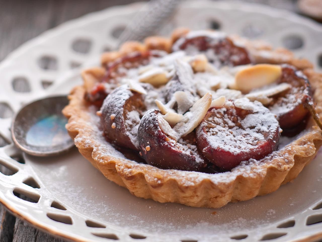 Tarta de higos con crema a la canela