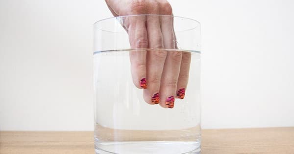 ¡Atentas, chicas ocupadas!  7 trucos para que tú misma puedas crear tu nail art de forma rápida y sencilla