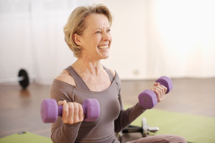 Ejercitarse de modo seguro con osteoporosis