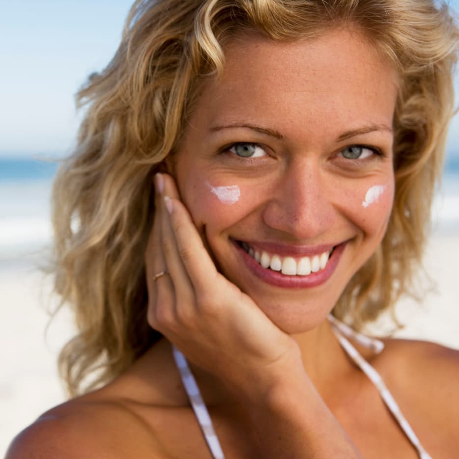 Cómo proteger la piel del cloro de la piscina