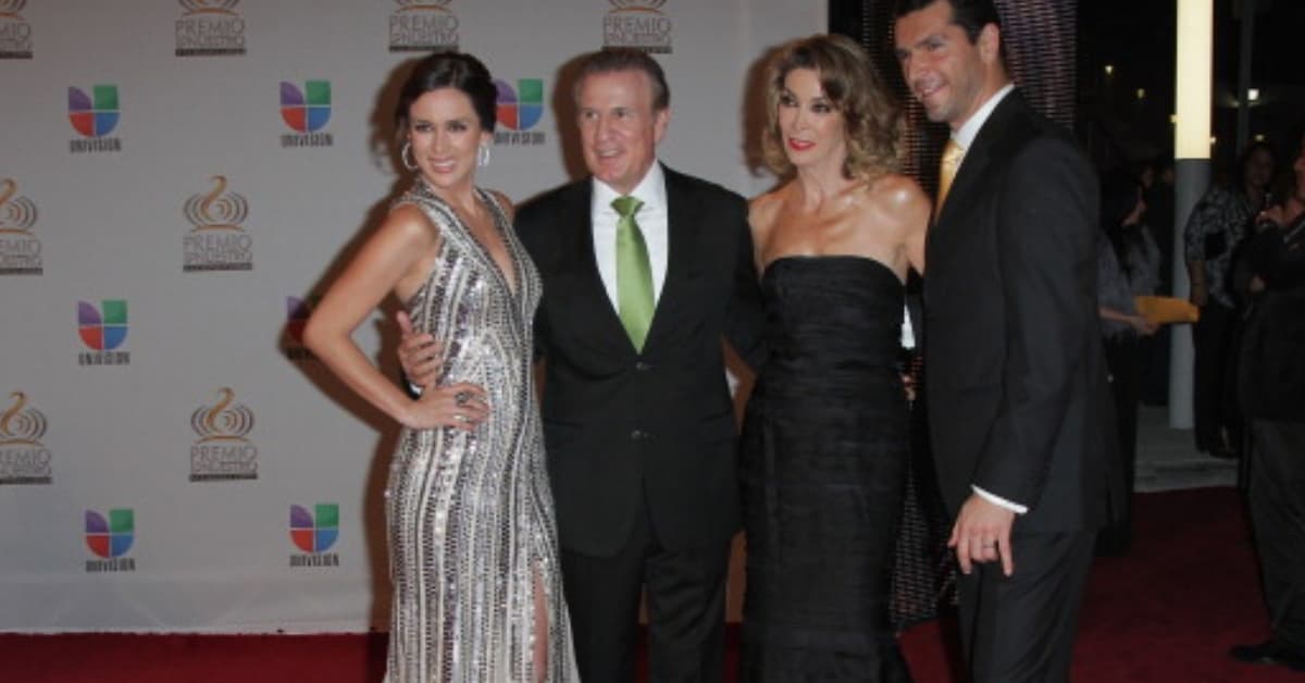 Jacqueline Bracamontes presentó a sus preciosas gemelas y son, ¡adorables!