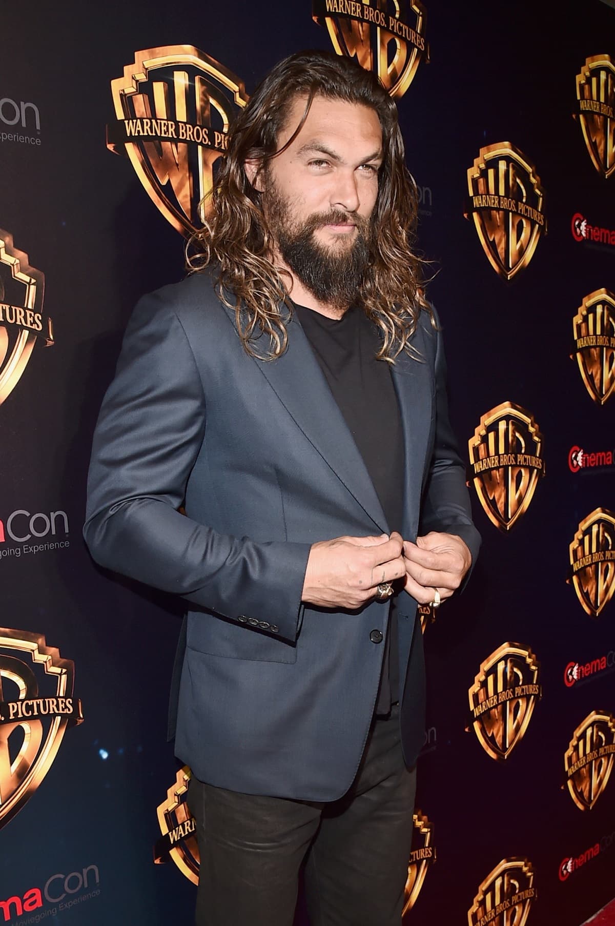 Jason Momoa es el hombre de nuestros sueños: 10 suculentas fotos para recordar por qué