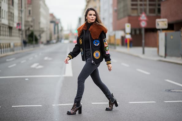 Agrega un pequeño detalle a tus skinny jeans y estarás lista para iniciar el 2020 a la moda 