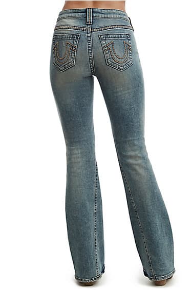 Bella Hadid revive los mejores jeans para afinar y alargar las piernas