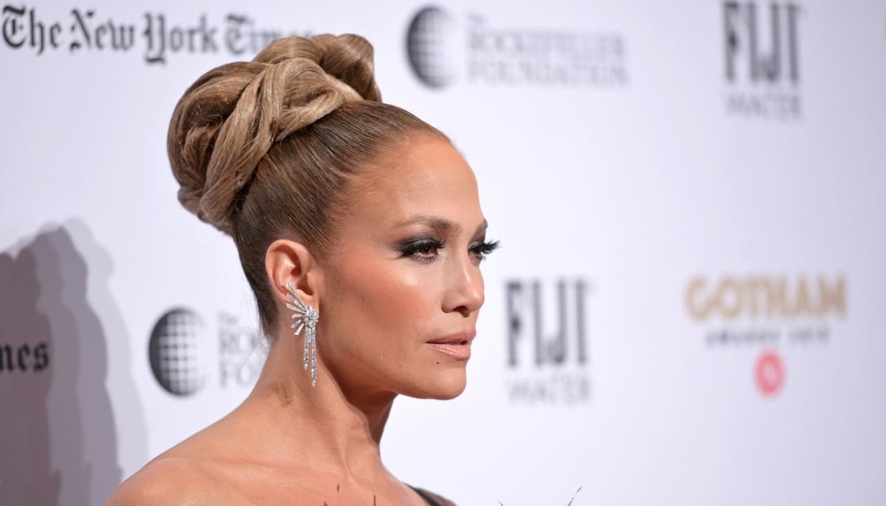 Jennifer López subió una foto sin maquillaje y demostró que es la Cher de la década