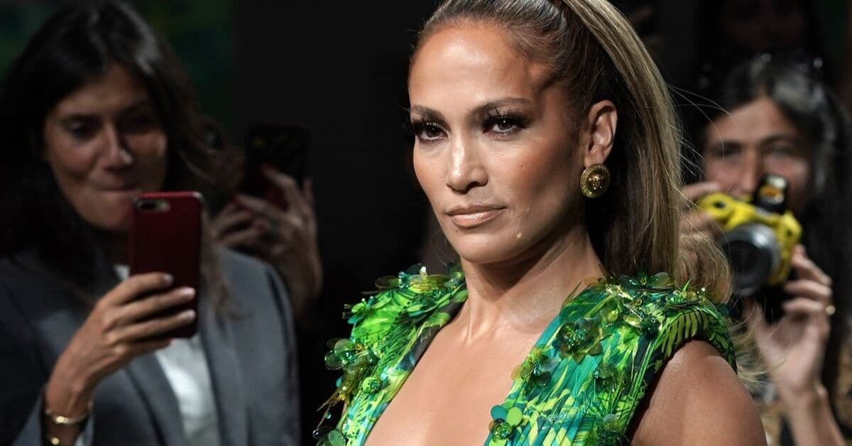 Jennifer López se transformó en una Diosa de la Jungla tan atrevida y fuerte que deslumbra