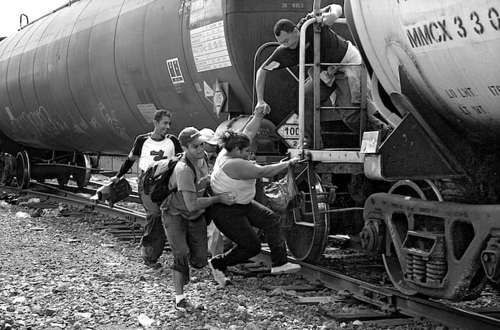 Conoce a los fotógrafos que retratan la realidad de los migrantes 