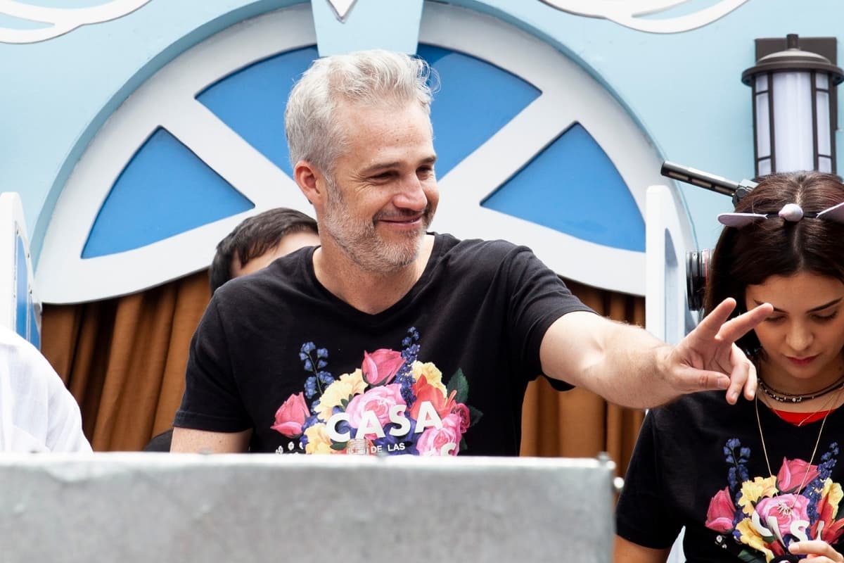 “Estoy muy bien, muy contento de poder salir, venir al teatro, feliz de ver la obra, feliz de estar y bueno, gracias por saludarme tan efusivamente”, comentó en el mes de abril en la alfombra roja de una obra.