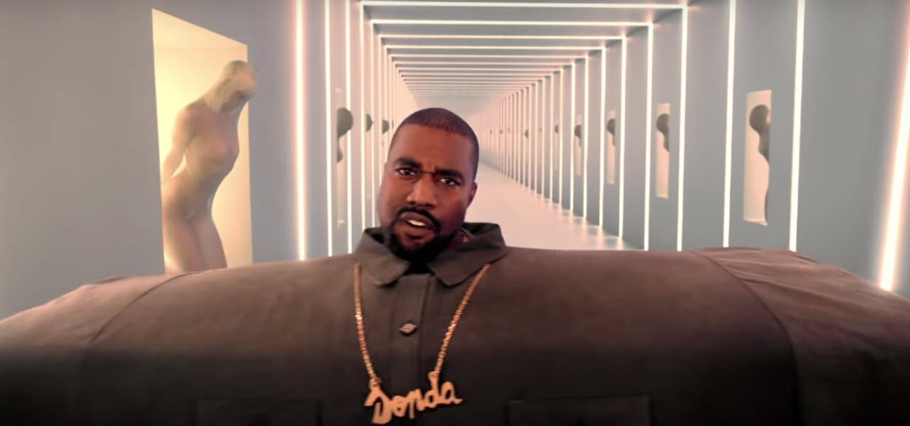 Kanye West posó con un bizarro atuendo y los MEMES invaden nuestra timeline