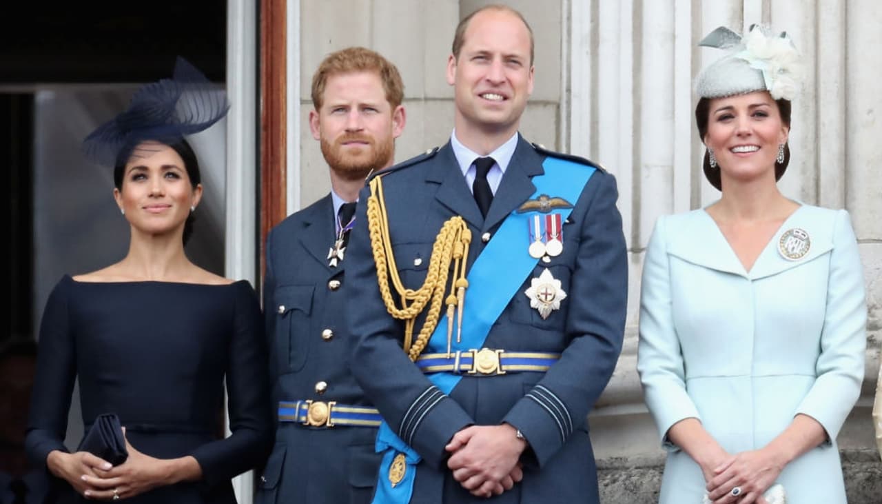¿Por qué a los príncipes Harry y William no les gusta hablar de sus hermanastros?