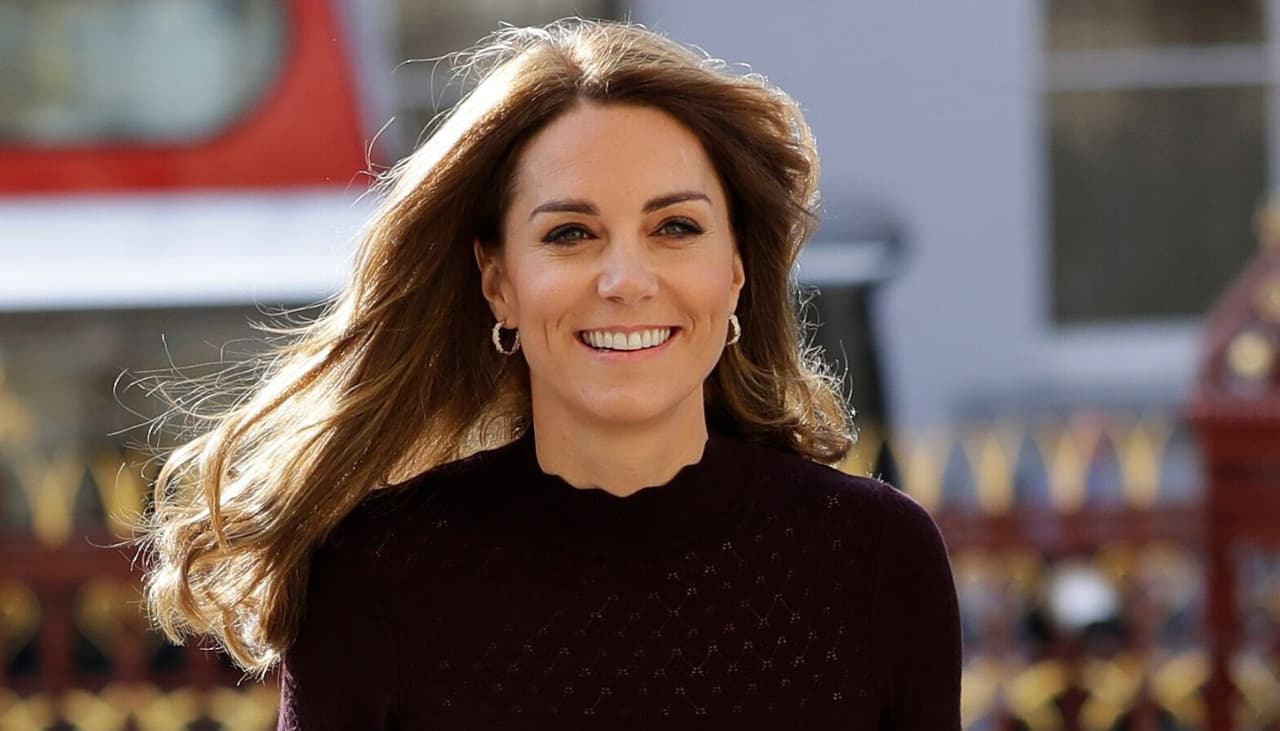 Kate Middleton aprovechó la cuarentena para romper el protocolo real y usar un vestido corto