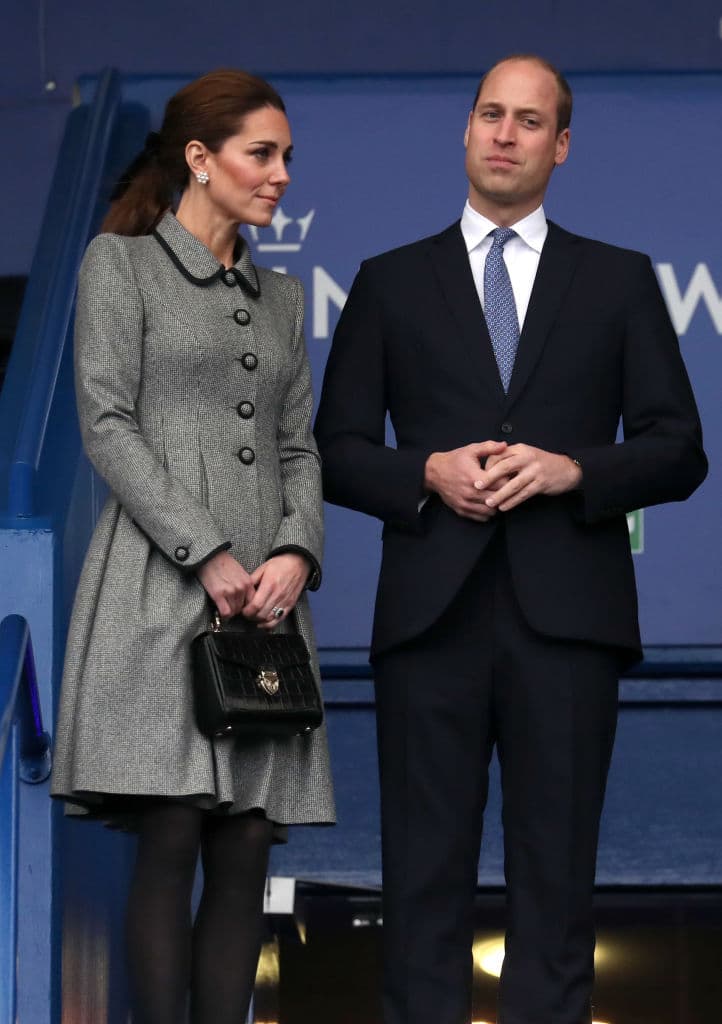 Nos enamoramos del vestido abrigo de Kate Middleton y de cada detalle de su look