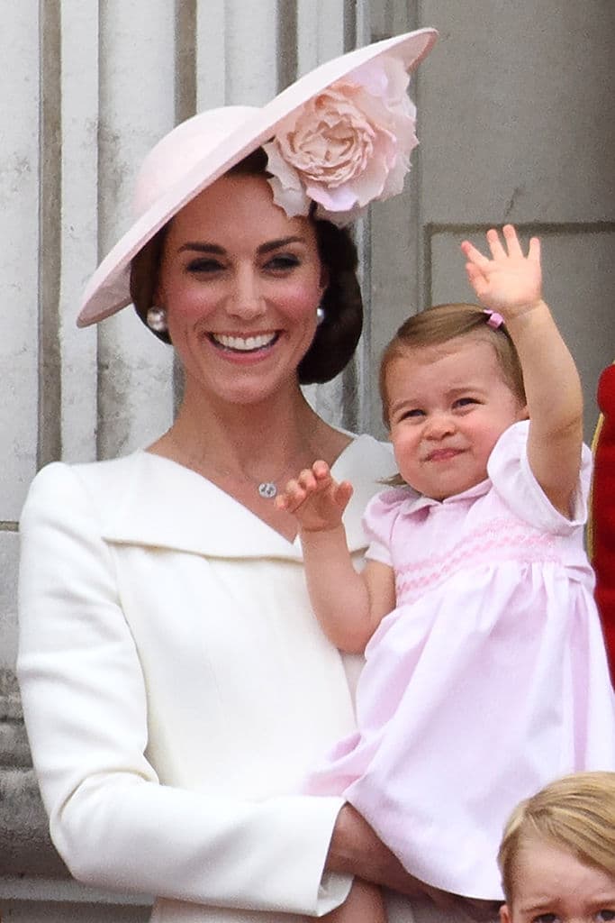 La princesa Charlotte ya es igualita a Kate Middleton: sus tiernas fotos lo demuestran