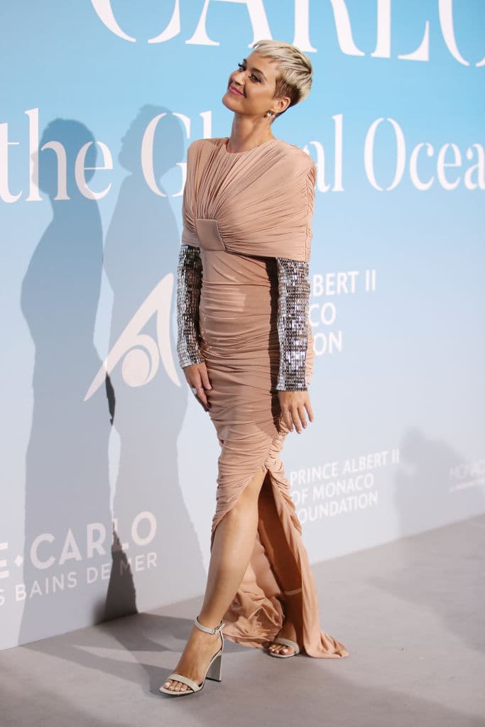 Katy Perry lució un vestido rosa con un detalle en las mangas que se robará toda tu atención