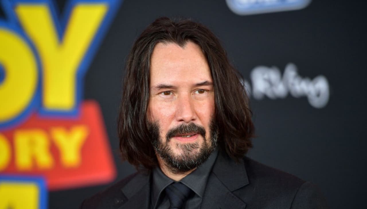Keanu Reeves se entera que es el "novio de todo Internet" y su reacción te hará amarlo aún más