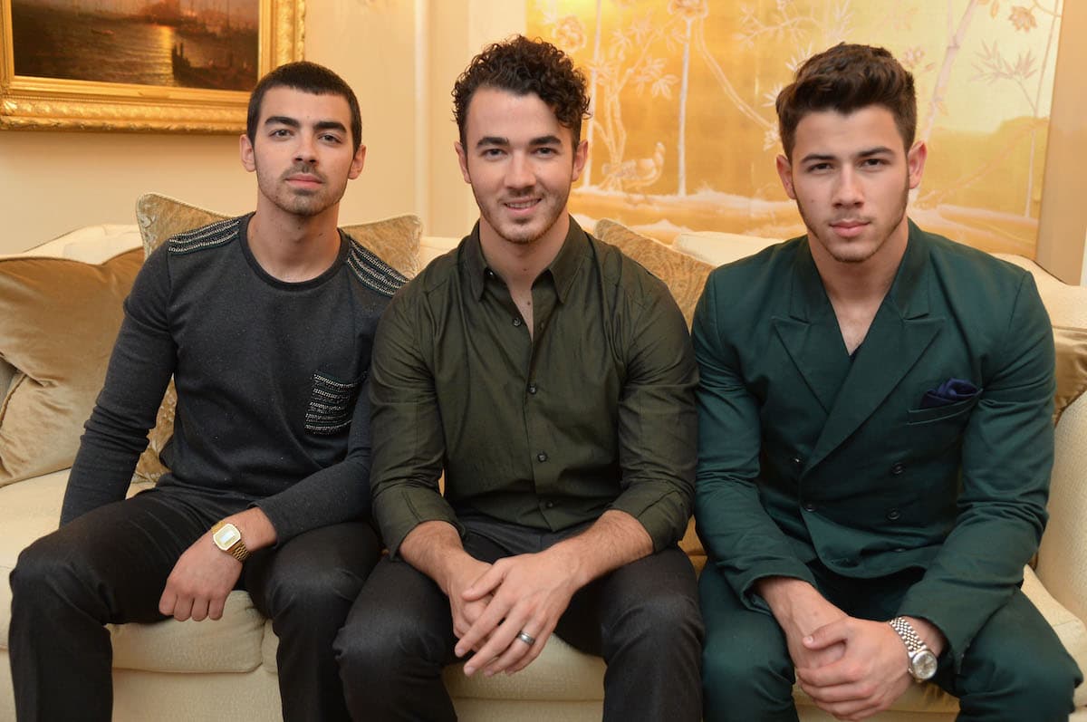 Los Jonas Brothers estrenan videoclip con parejas incluidas, pero ellas se roban el show