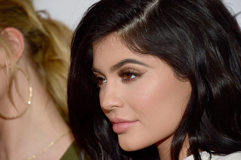 13 momentos en que Kylie Jenner nos sorprendió con la extravagancia de su maquillaje