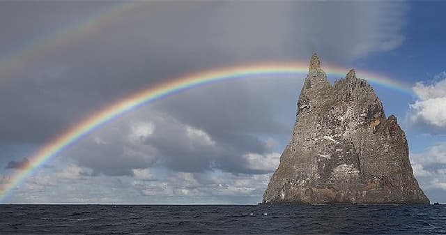 La Pirámide de Ball, una de las islas más misteriosas y enigmáticas que puedas imaginar