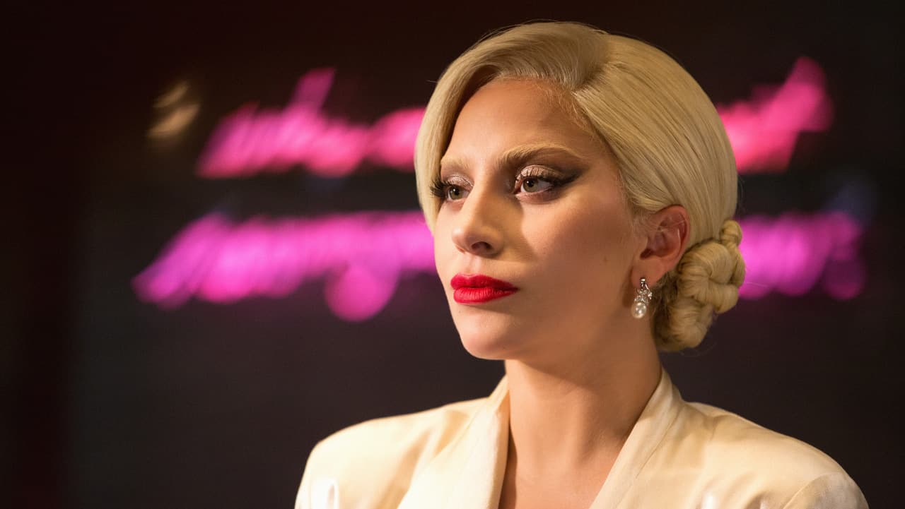 Lady Gaga vistió sus piernas con los colores del arcoíris y le hizo una promesa a la comunidad LGBTI