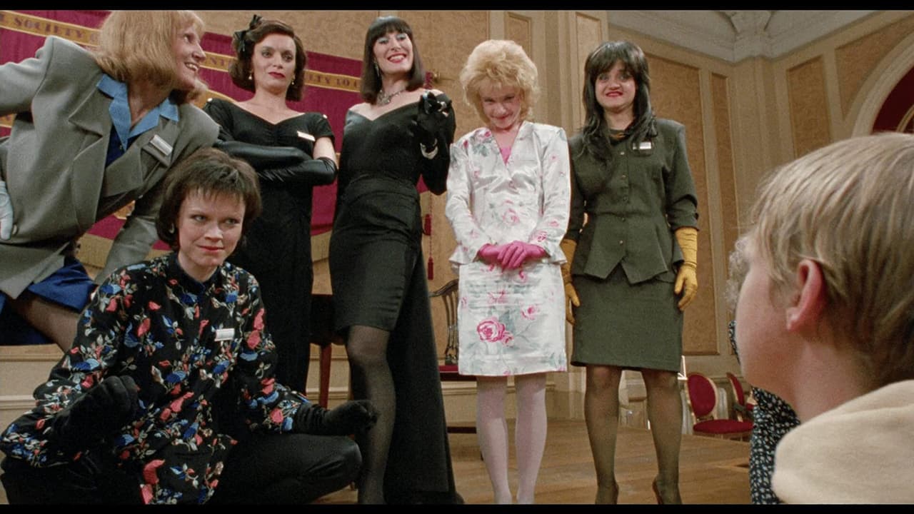 ¡Vuelven ‘Las Brujas’! El póster del remake presentó a Anne Hathaway con todo su aquelarre