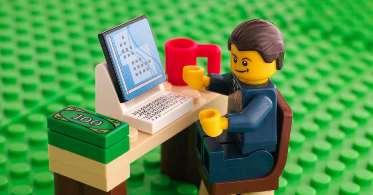 Este niño de 6 años gana millones de dólares por hacer reviews de juguetes en YouTube