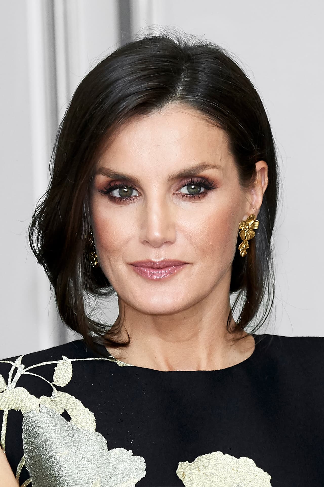 La reina Letizia te enseña cómo usar el rosa en plena época invernal